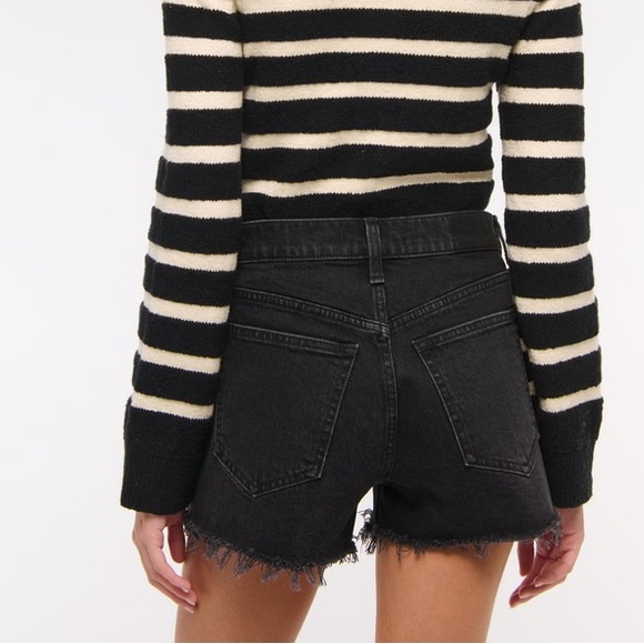 Abercrombie and Fitch High Rise Mom Short - Picture 3 of 4